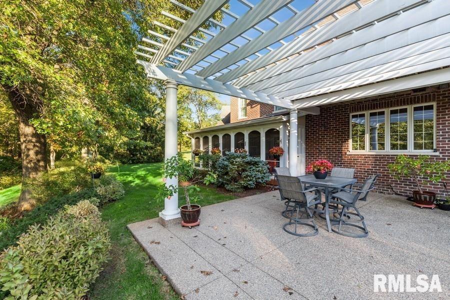 9002 Wolf Road Colona, IL 61241 - Photo 3 of 50