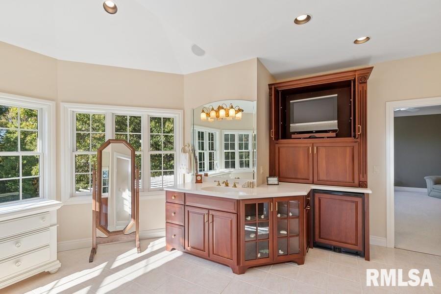 9002 Wolf Road Colona, IL 61241 - Photo 32 of 50