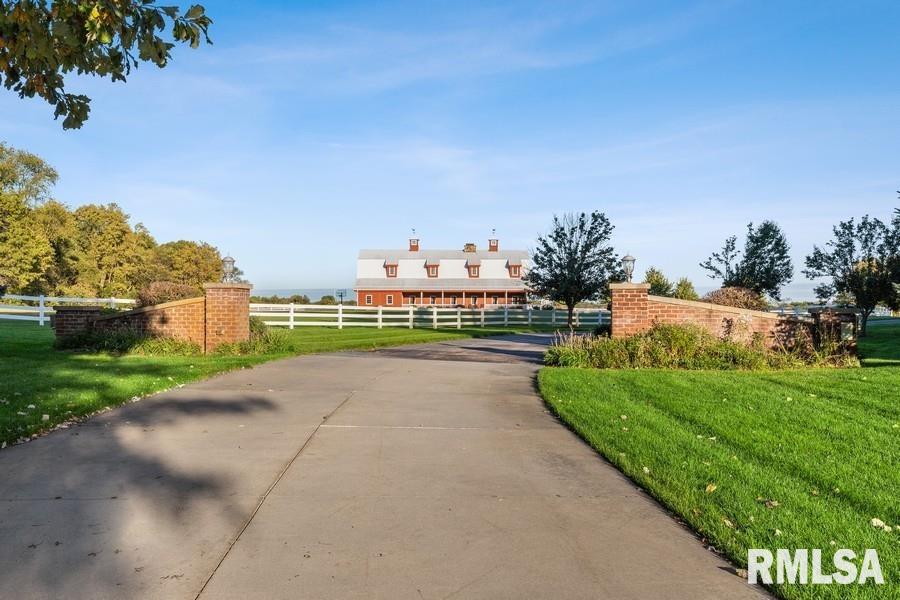 9002 Wolf Road Colona, IL 61241 - Photo 4 of 50