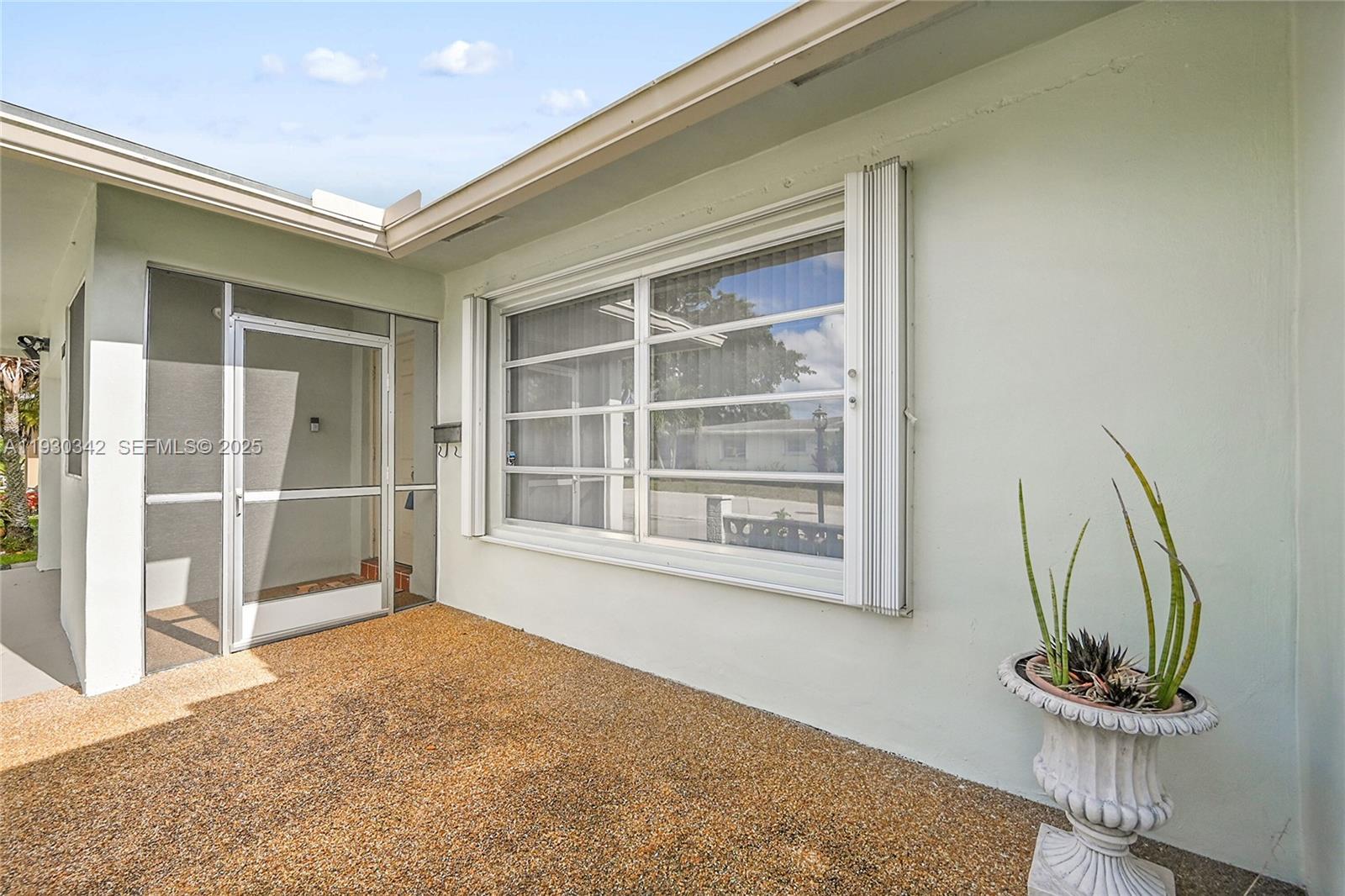 1705 Northwest 69th Terrace Margate, FL 33063 - Photo 3 of 31