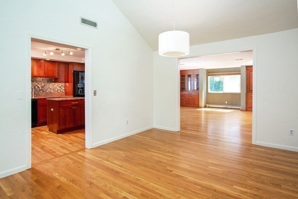 26 Pilgrim Road Needham, MA 02492 - Photo 5 of 26
