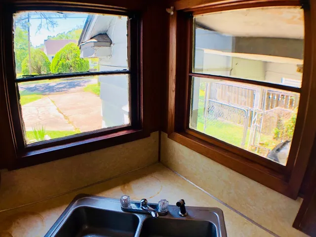 $1,495 | 1836 Rivercrest Street, Beaumont, TX 77703