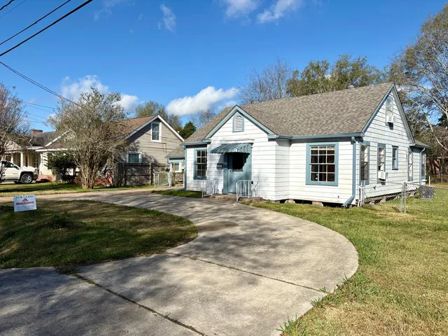 $1,395 | 1836 Rivercrest Street, Beaumont, TX 77703