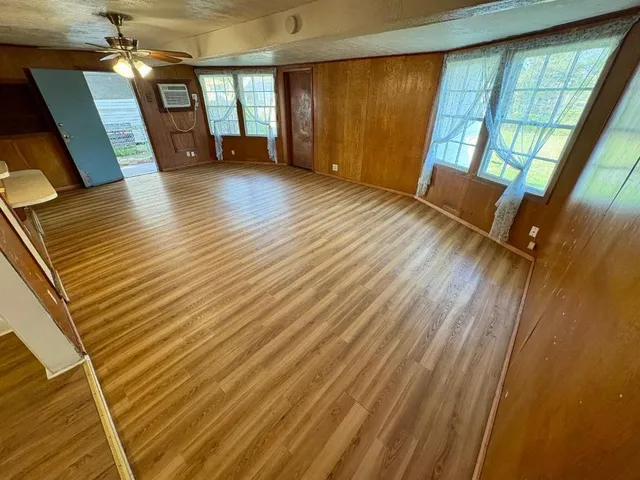 $1,295 | 1836 Rivercrest Street, Beaumont, TX 77703