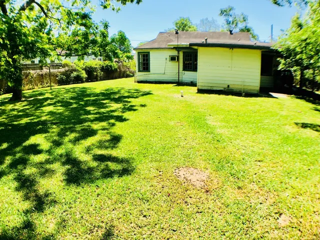 $1,495 | 1836 Rivercrest Street, Beaumont, TX 77703