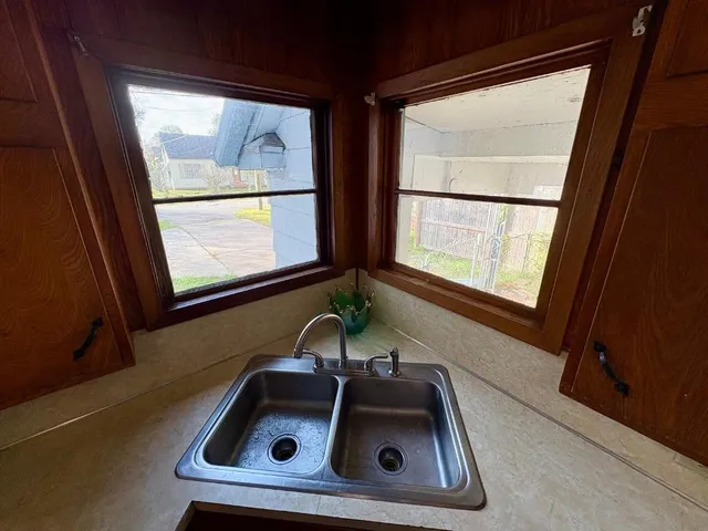 $1,295 | 1836 Rivercrest Street, Beaumont, TX 77703