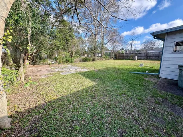 $1,295 | 1836 Rivercrest Street, Beaumont, TX 77703