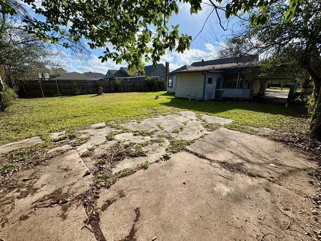 $1,395 | 1836 Rivercrest Street, Beaumont, TX 77703