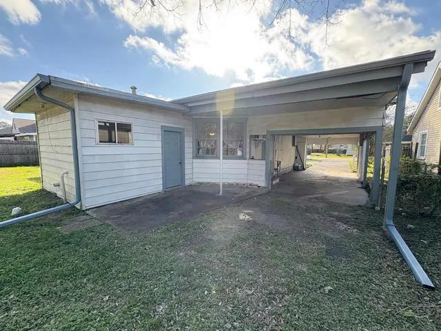 $1,395 | 1836 Rivercrest Street, Beaumont, TX 77703