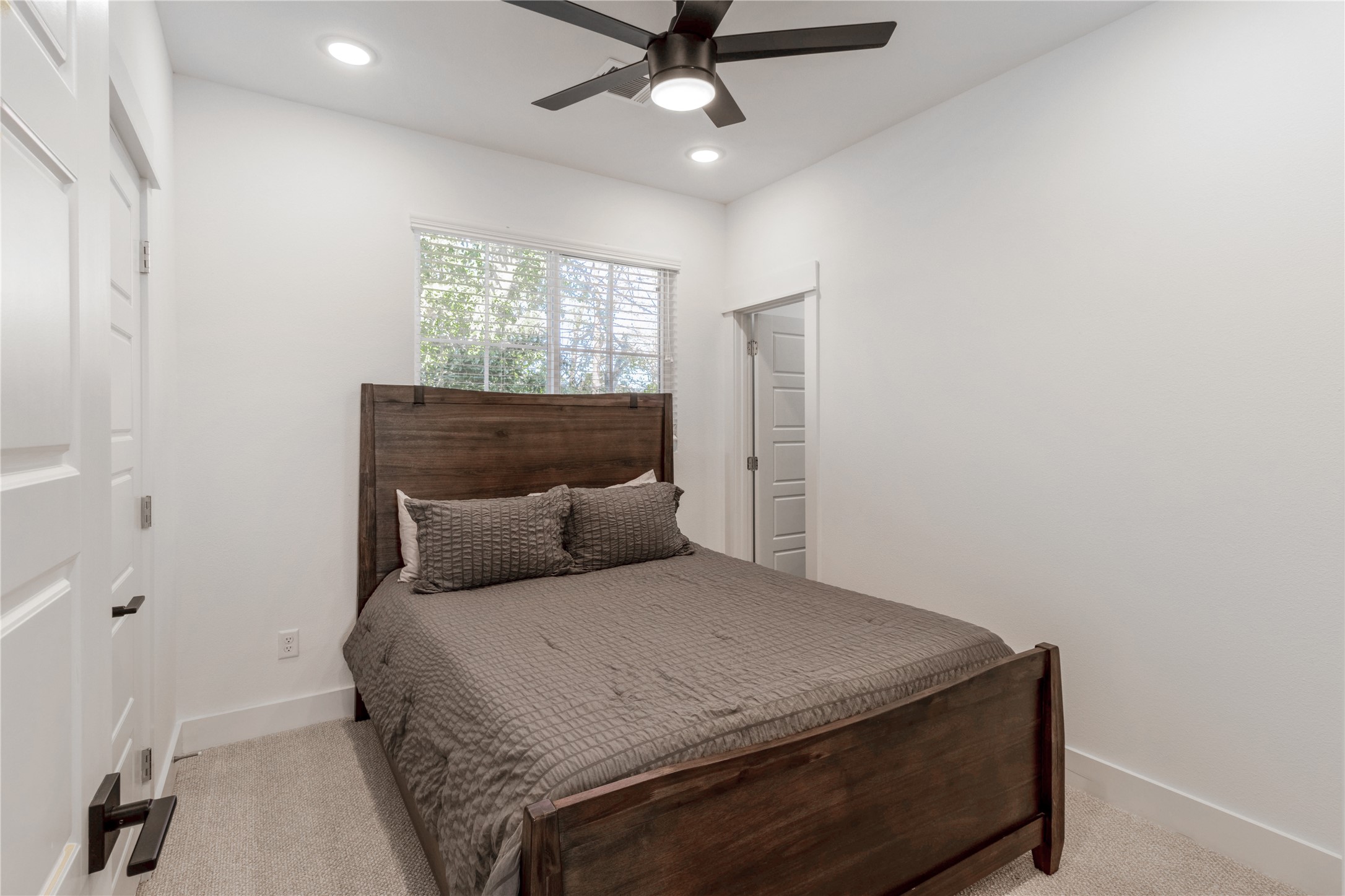 1404 Mansfield Street Houston, TX 77091 - Photo 20 of 30 a bedroom with a bed and window