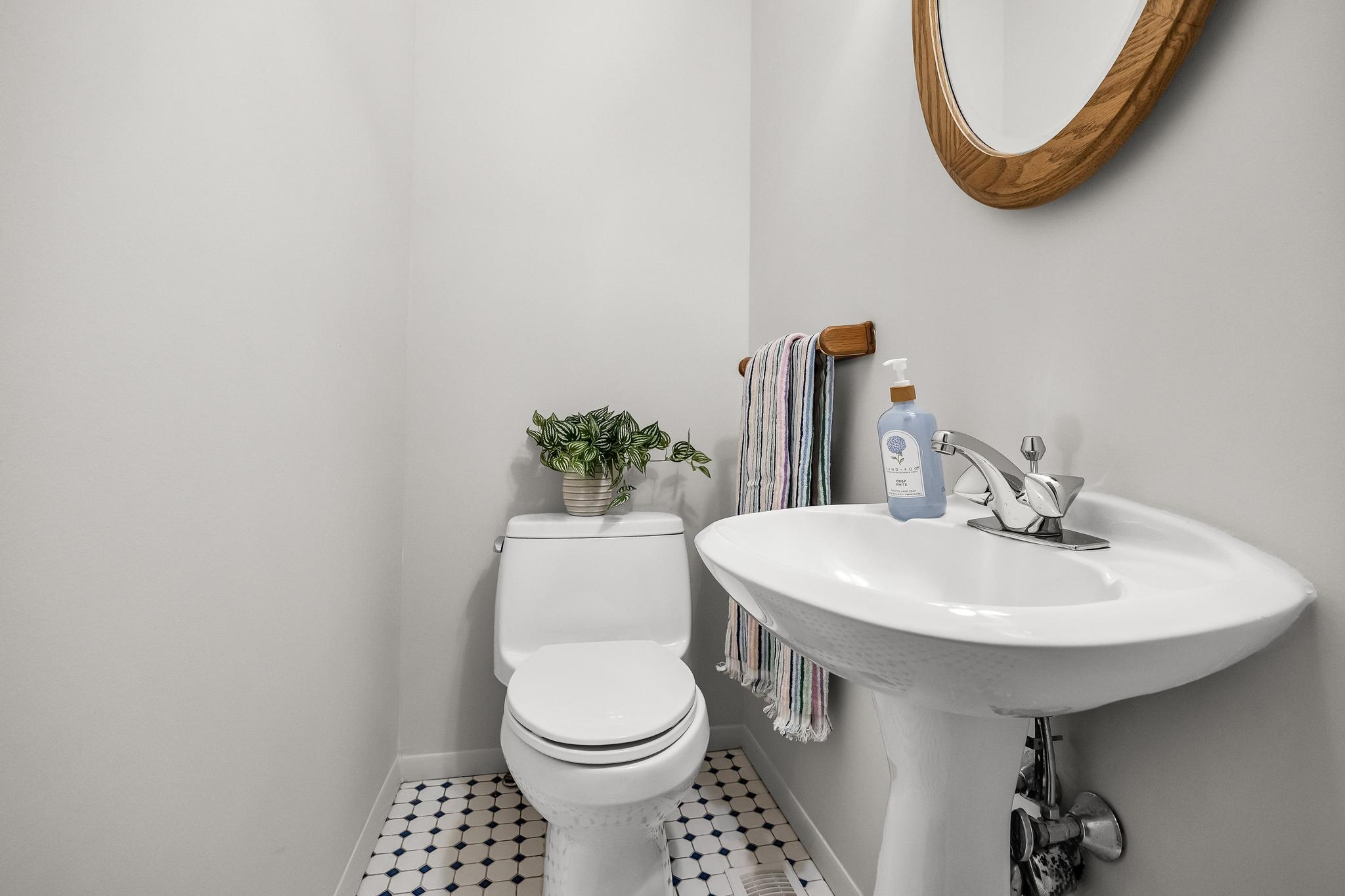 175 Oxford Road Delran, NJ 08075 - Photo 21 of 40 Powder Room