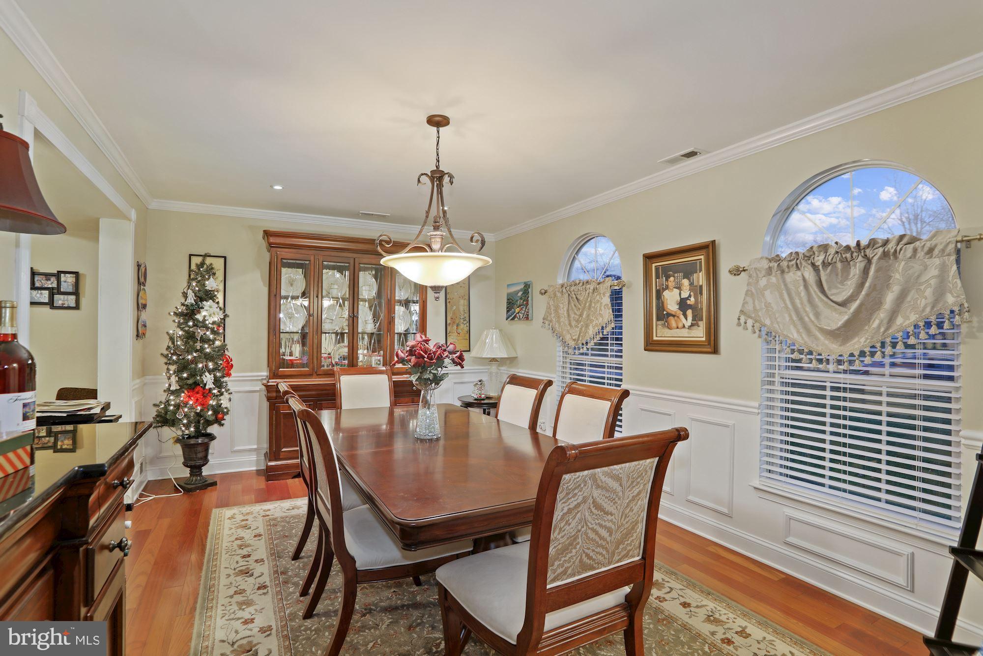 10 Vail Road Sicklerville, NJ 08081 - Photo 11 of 28 Dining Room; crown molding
