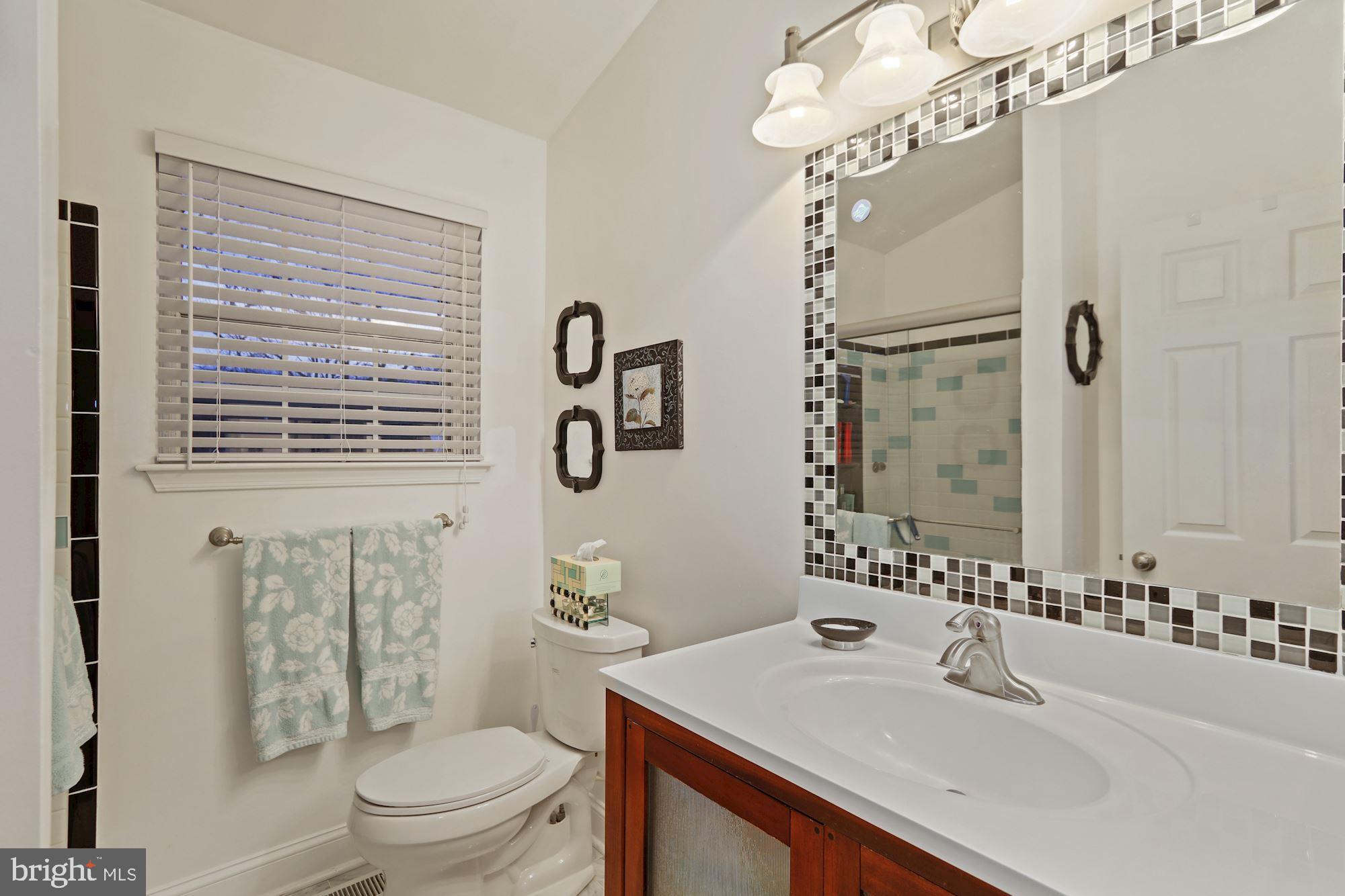 10 Vail Road Sicklerville, NJ 08081 - Photo 13 of 28 Master Bedroom En-Suite, Marble flooring