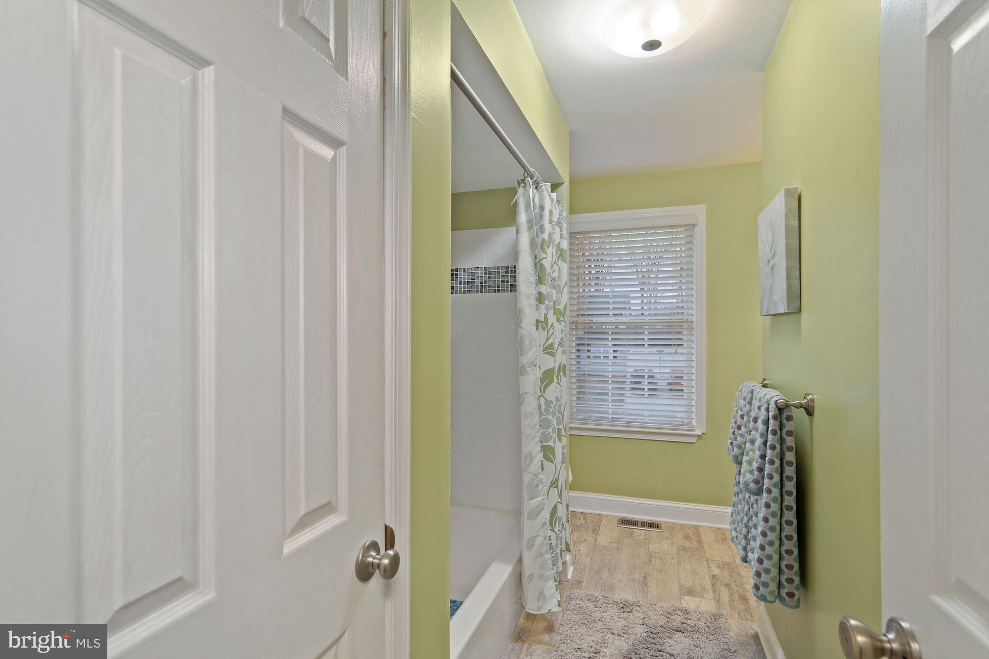10 Vail Road Sicklerville, NJ 08081 - Photo 20 of 28 Full Bathroom 2, 2nd floor