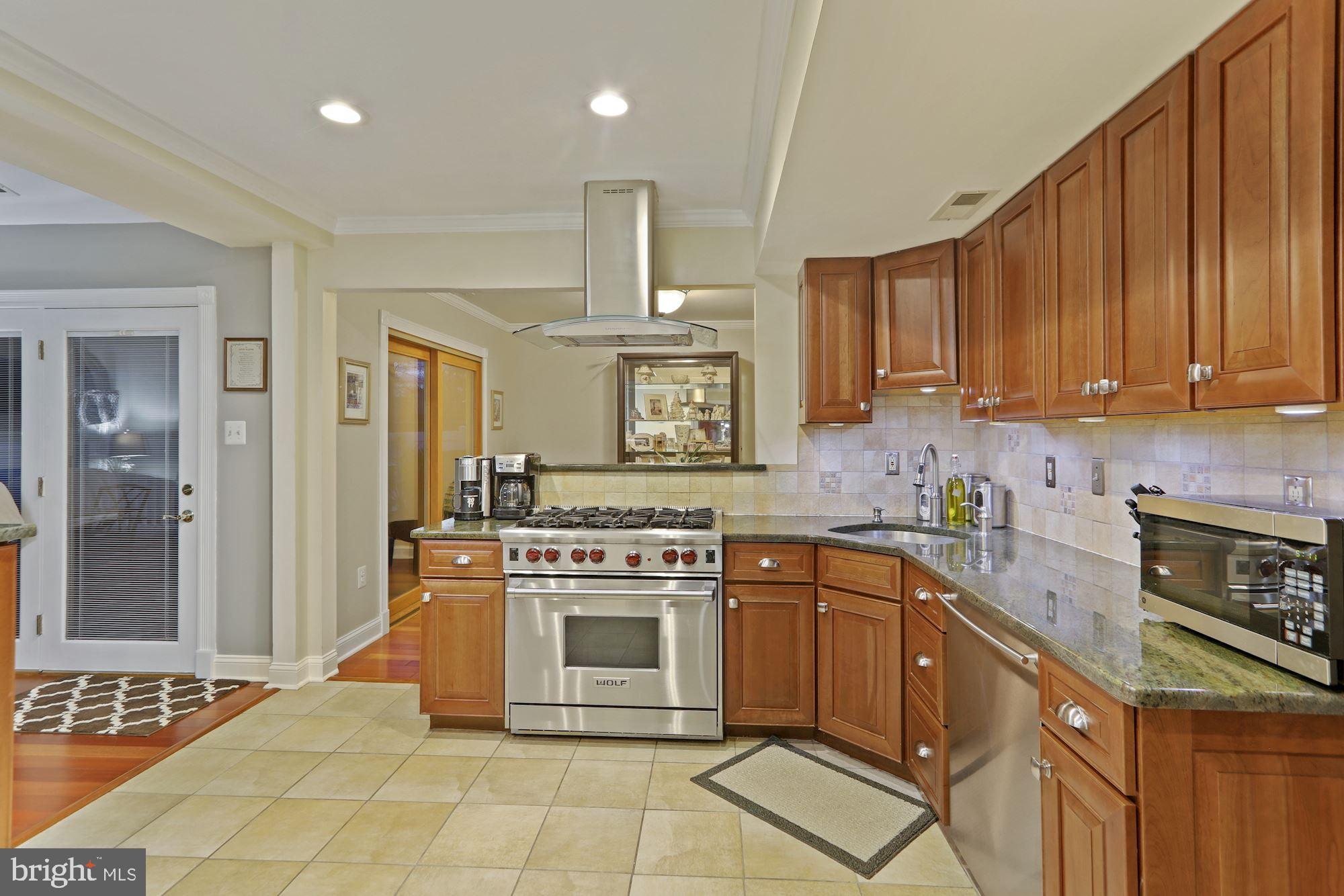 10 Vail Road Sicklerville, NJ 08081 - Photo 6 of 28 Kitchen with six burner WOLF range