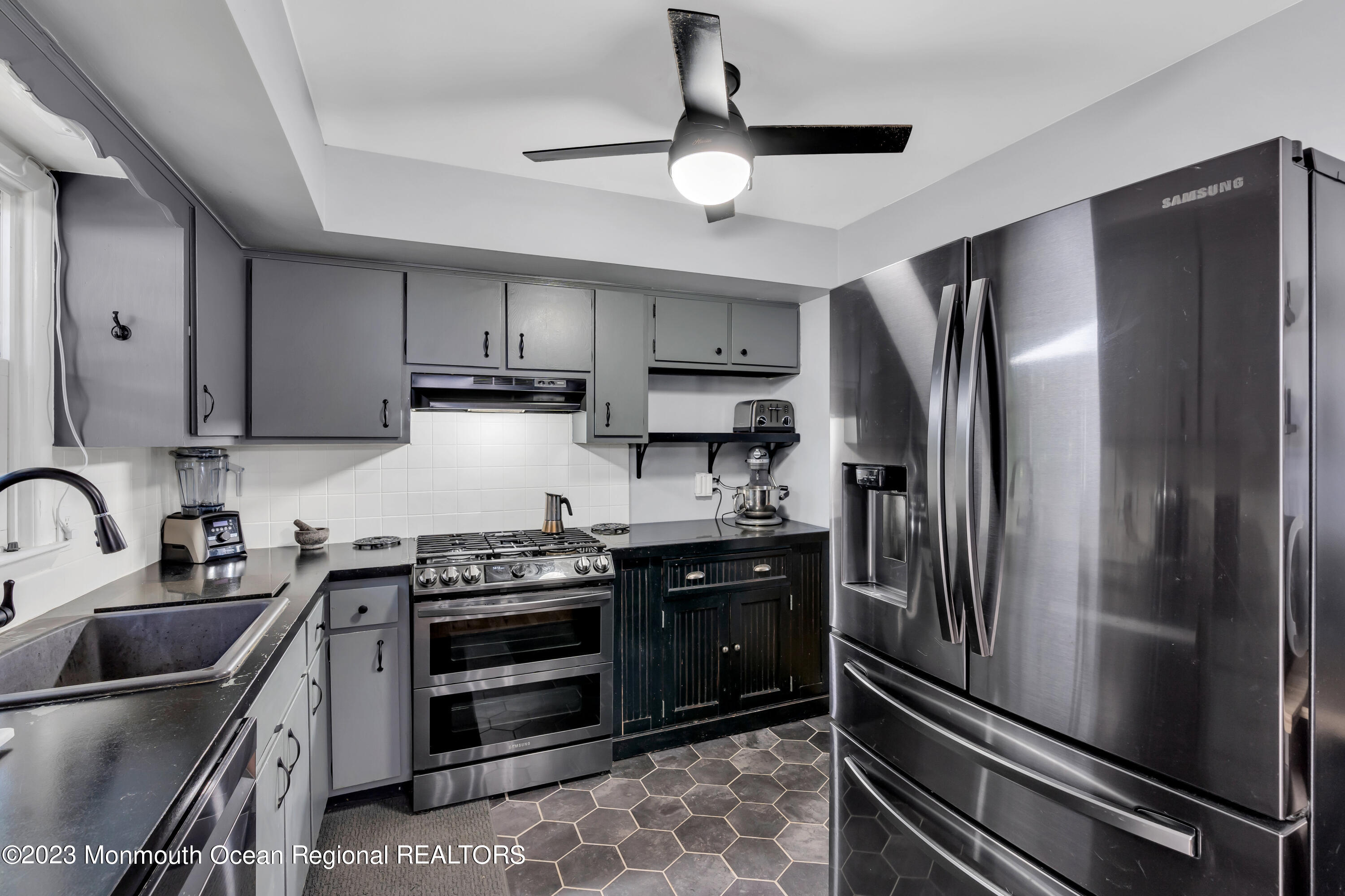 109 Thompson Grove Road Manalapan, NJ 07726 - Photo 12 of 30 016_dsc02335