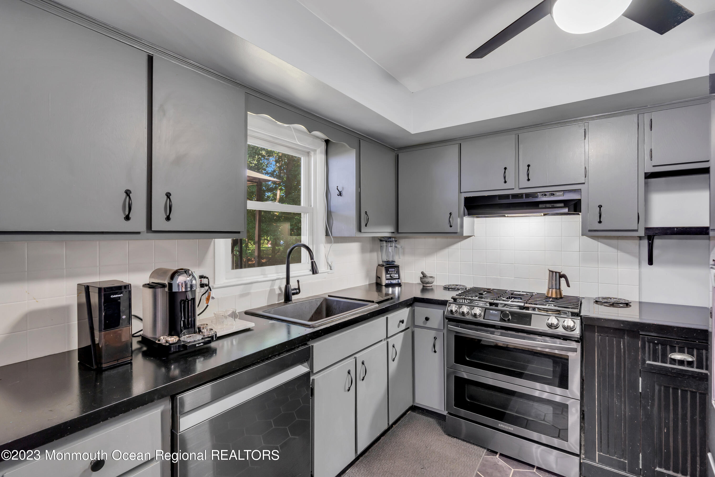 109 Thompson Grove Road Manalapan, NJ 07726 - Photo 13 of 30 017_dsc02340