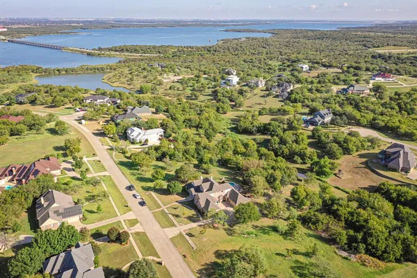 $750,000 | 811 Mallard Pointe Drive, Grand Prairie, TX 75104