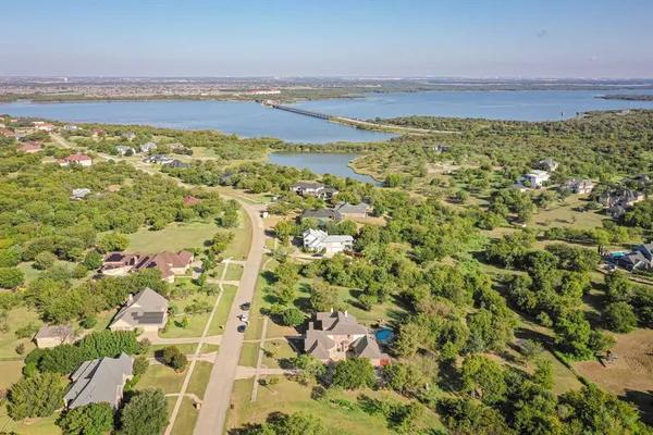 $750,000 | 811 Mallard Pointe Drive, Grand Prairie, TX 75104