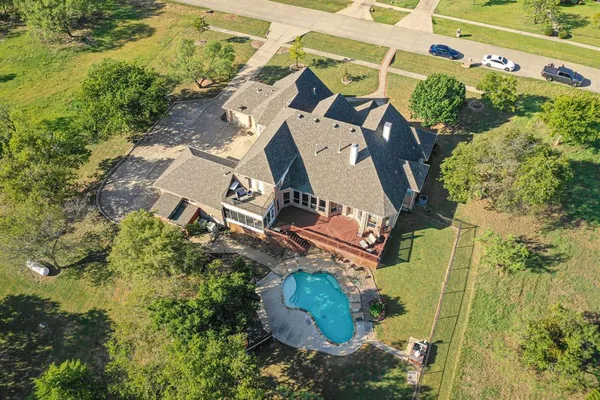 $750,000 | 811 Mallard Pointe Drive, Grand Prairie, TX 75104