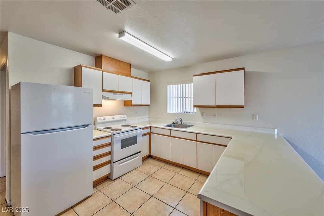 6983 Appleton Drive, Unit B Las Vegas, NV 89156 - Photo 5 of 15