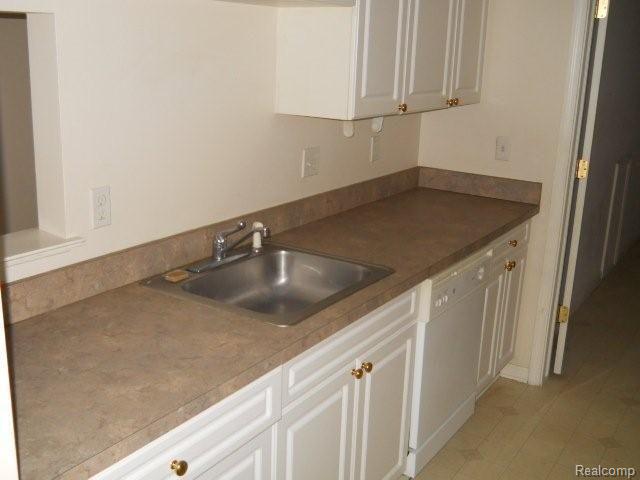 3589 Oakmonte Boulevard Rochester, MI 48306 - Photo 5 of 9 8-5a 041