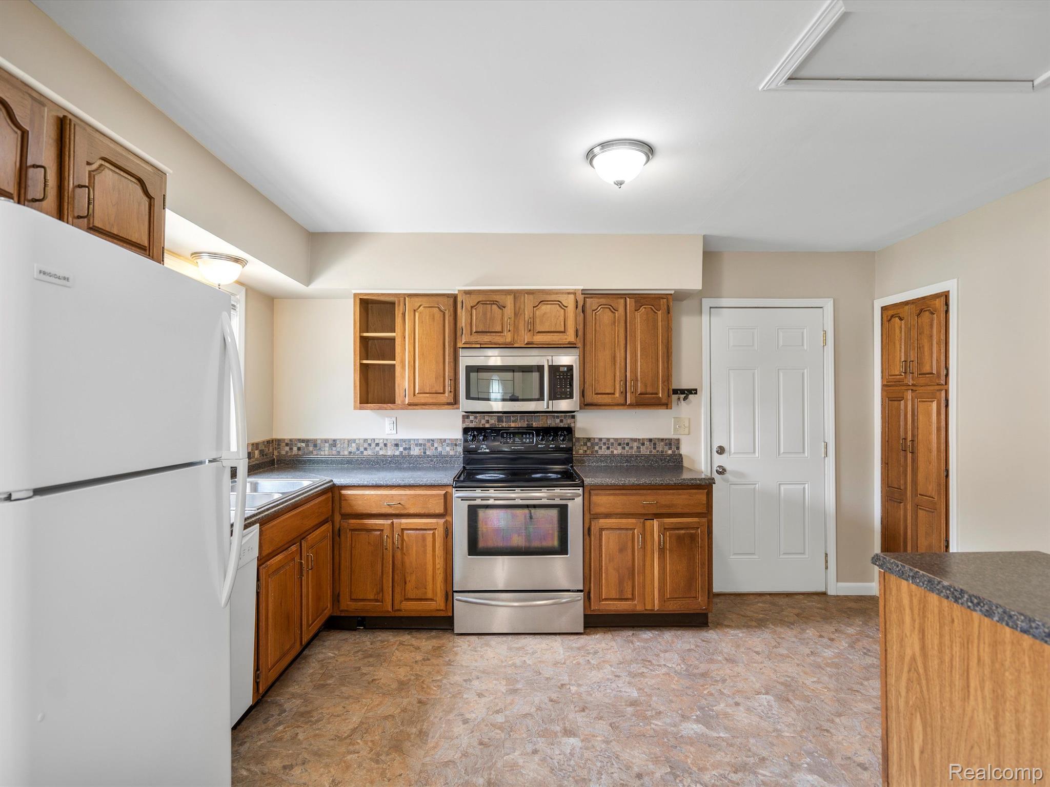 31553 Marblehead Road Farmington, MI 48336 - Photo 10 of 32 Gallery Image 10