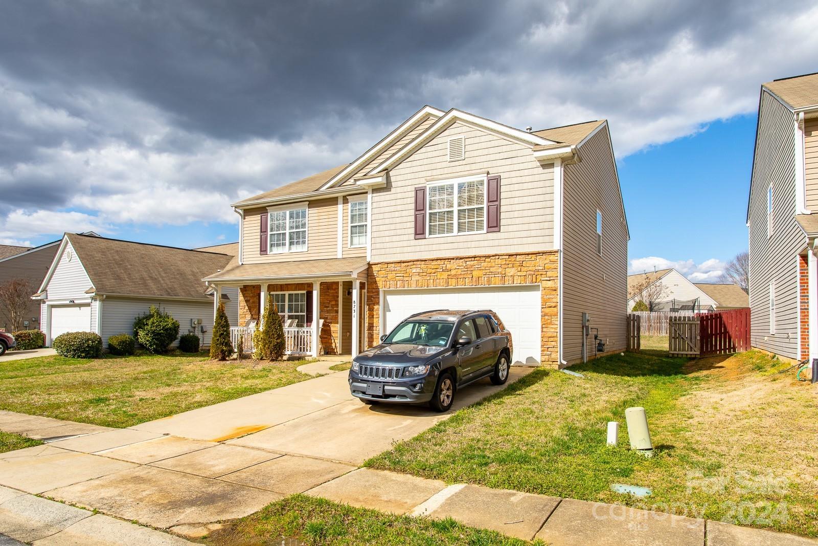 8731 Chalkstone Road Charlotte, NC 28216 - Photo 2 of 34