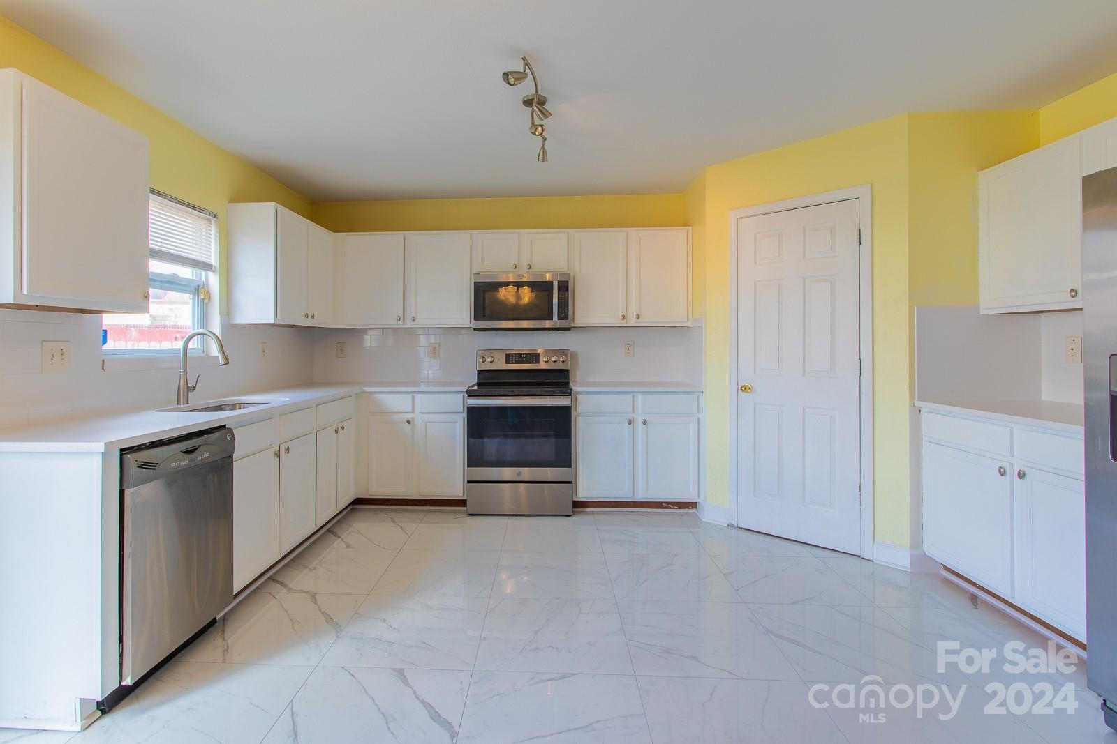 8731 Chalkstone Road Charlotte, NC 28216 - Photo 30 of 34