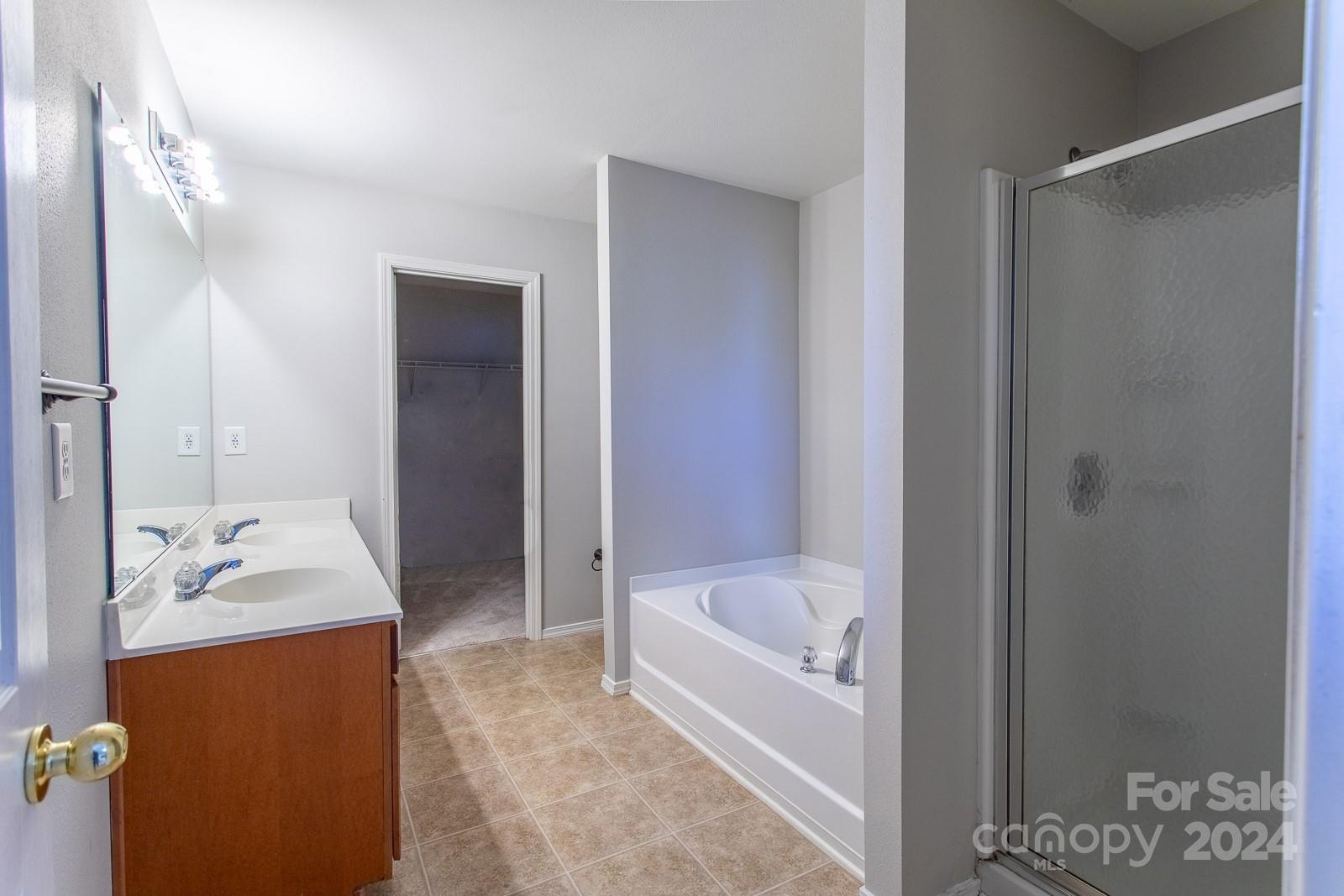 8731 Chalkstone Road Charlotte, NC 28216 - Photo 5 of 34