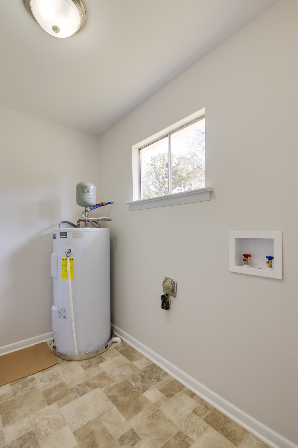 7644 Dewayne Road Chattanooga, TN 37416 - Photo 14 of 28 Laundry Room