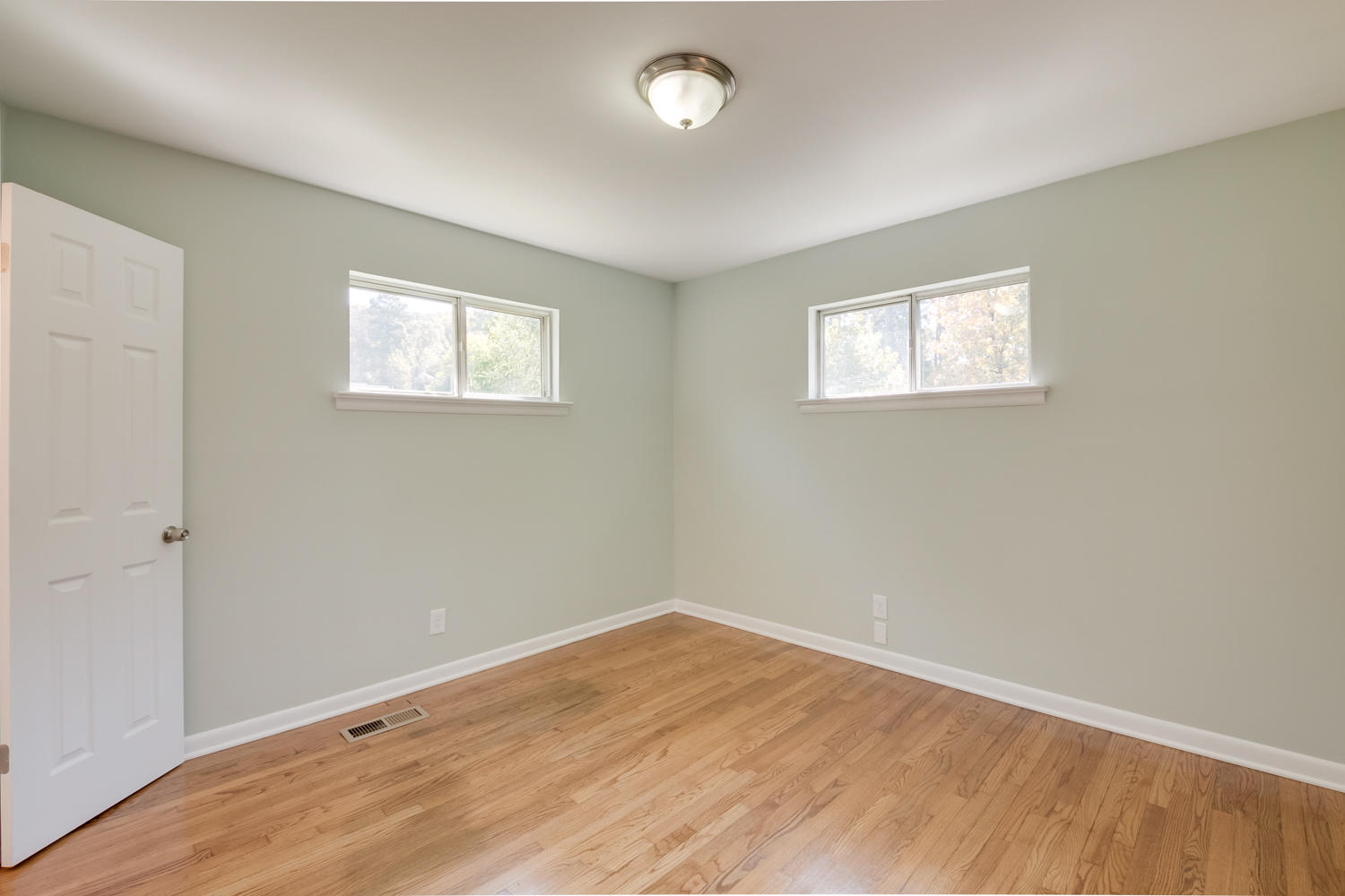 7644 Dewayne Road Chattanooga, TN 37416 - Photo 18 of 28 Master Bedroom