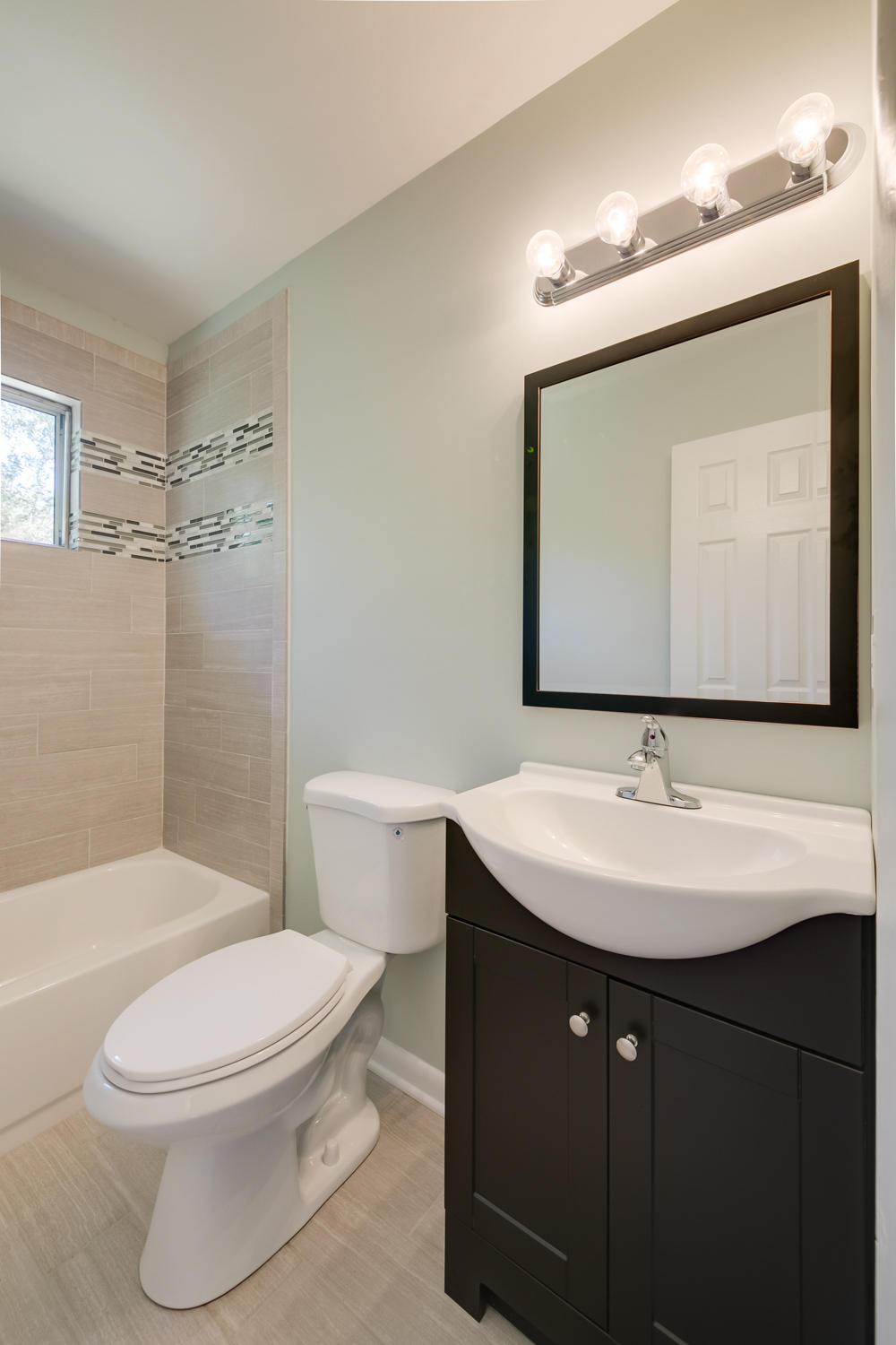 7644 Dewayne Road Chattanooga, TN 37416 - Photo 23 of 28 Hall Bath