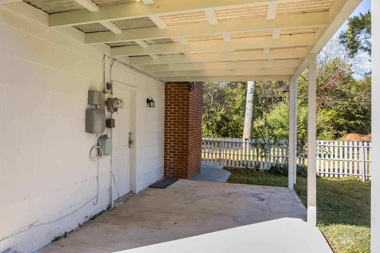 7644 Dewayne Road Chattanooga, TN 37416 - Photo 26 of 28 Side Covered Patio