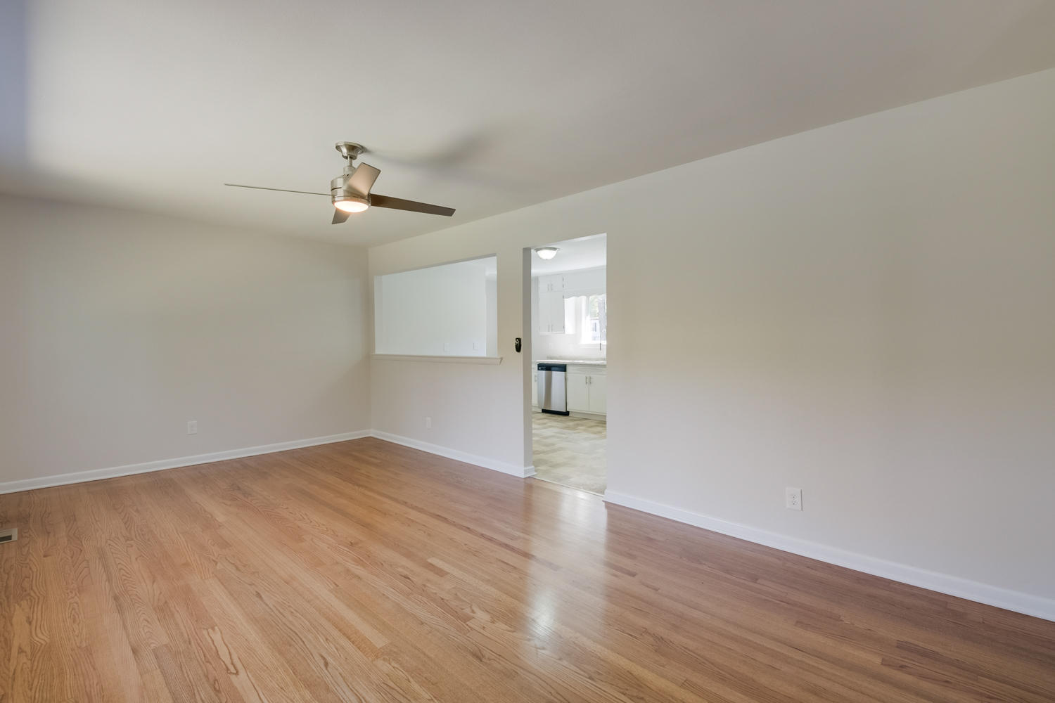 7644 Dewayne Road Chattanooga, TN 37416 - Photo 7 of 28 Living Room with Kitchen Pass Thru