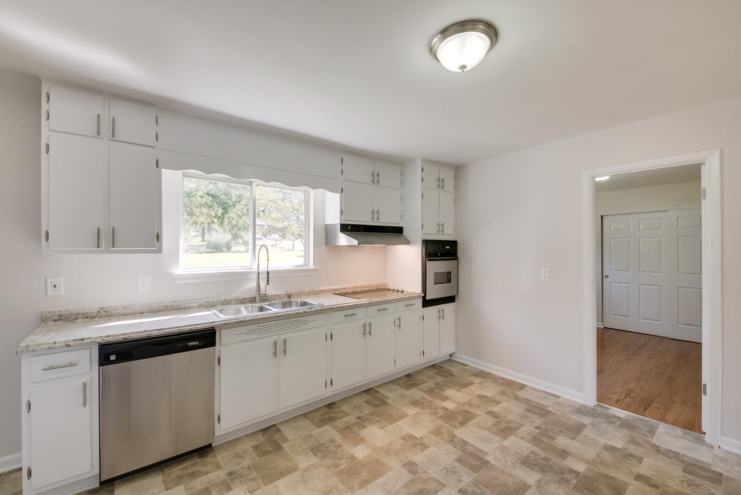 7644 Dewayne Road Chattanooga, TN 37416 - Photo 8 of 28 Kitchen