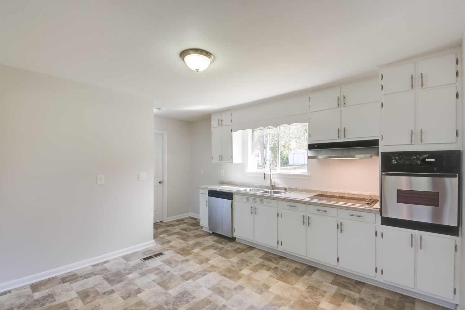 7644 Dewayne Road Chattanooga, TN 37416 - Photo 9 of 28 Kitchen with Eat-in Area