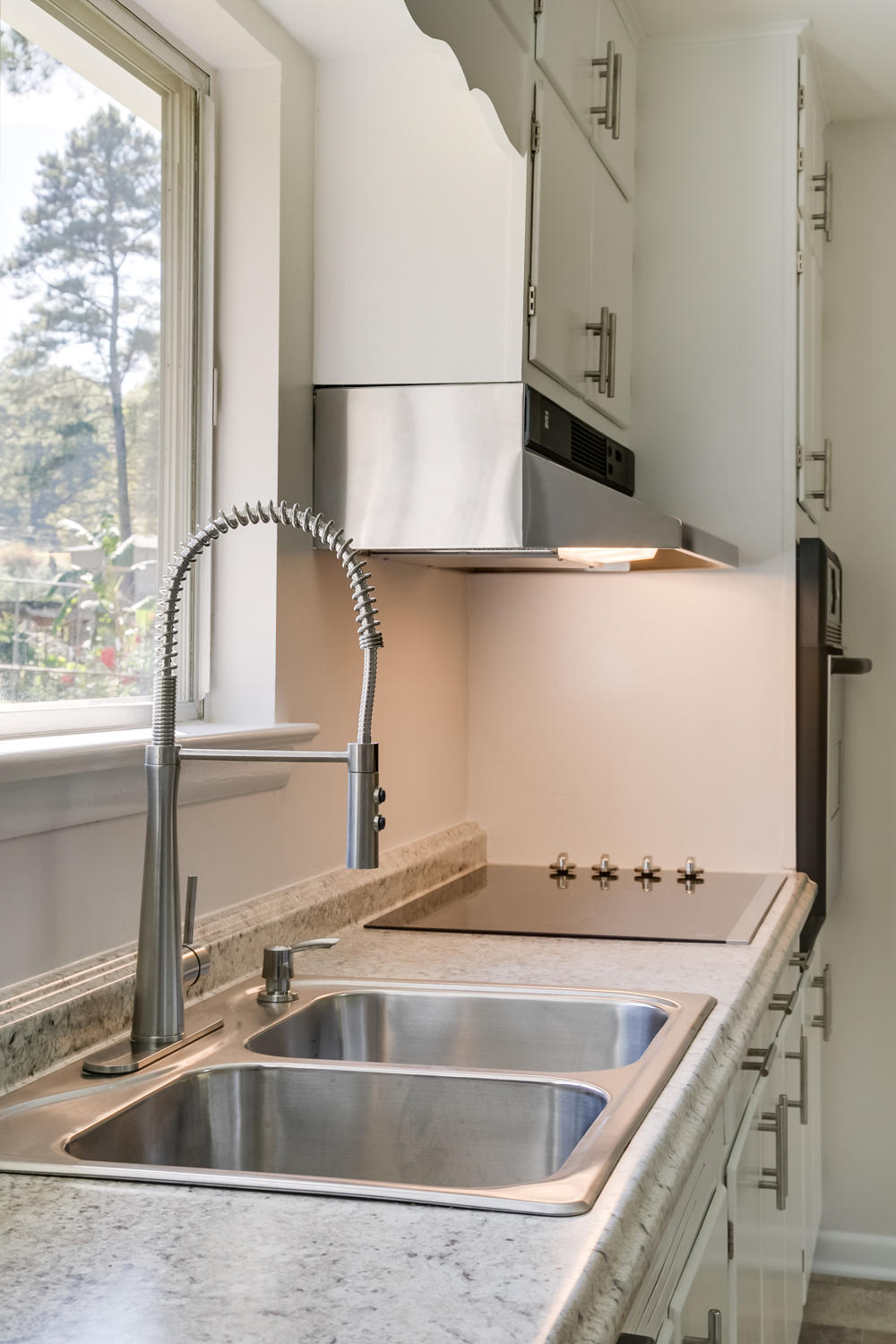7644 Dewayne Road Chattanooga, TN 37416 - Photo 10 of 28 Kitchen Sink and Range