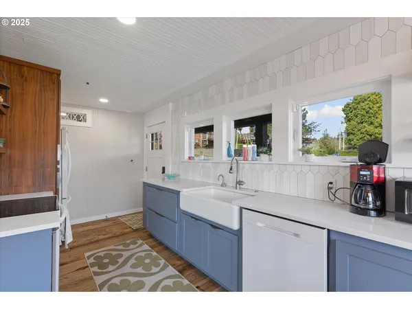 $695,000 | 4692 Northeast I Avenue, Neotsu, OR 97364