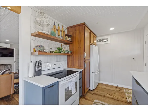 $695,000 | 4692 Northeast I Avenue, Neotsu, OR 97364