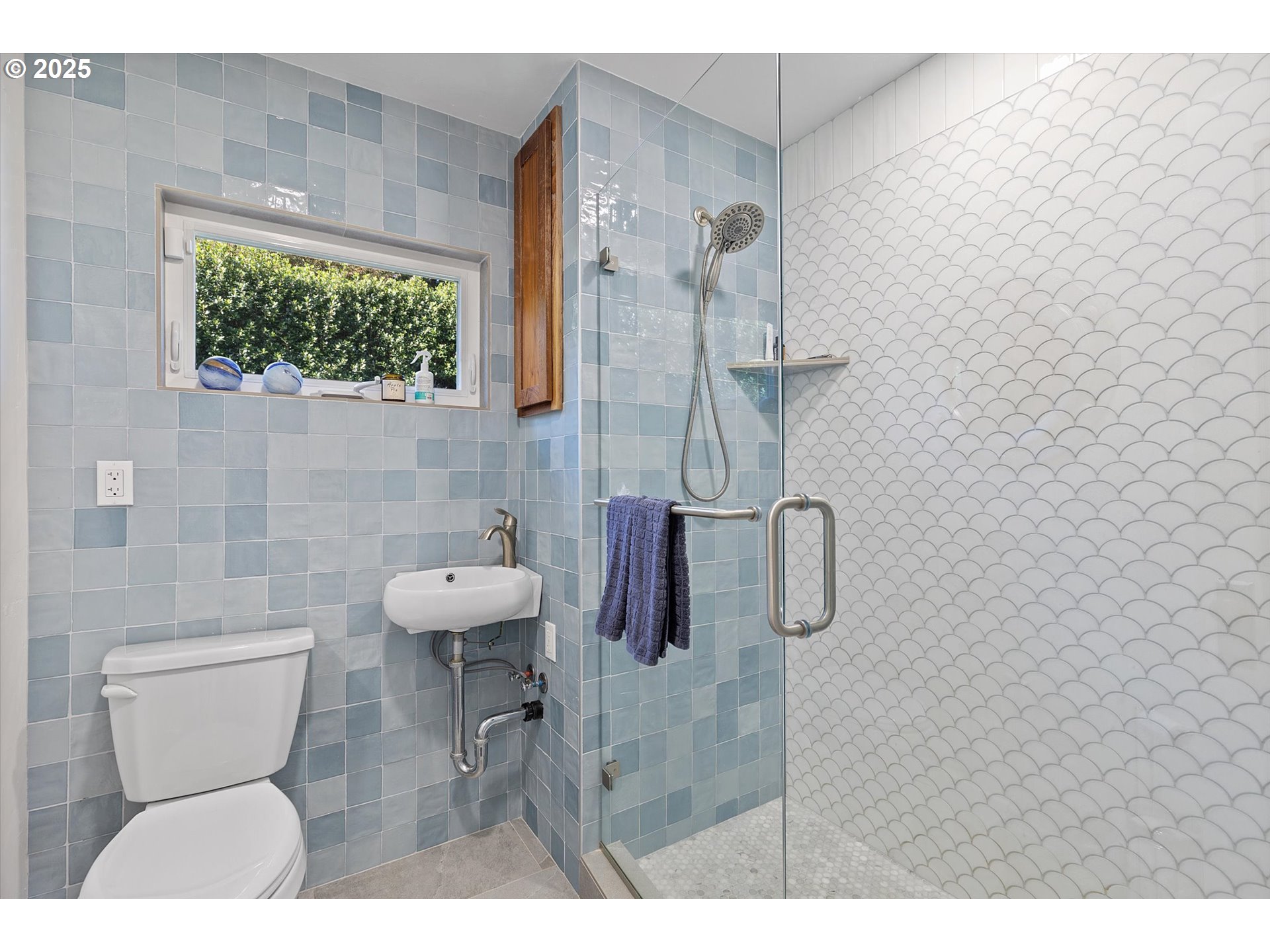 4692 Northeast I Avenue Neotsu, OR 97364 - Photo 17 of 41 a bathroom with a toilet sink and mirror