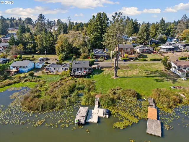 a view of a lake with houses