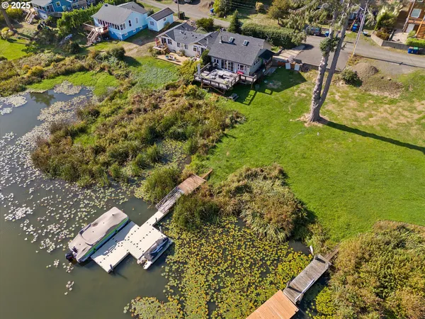 $695,000 | 4692 Northeast I Avenue, Neotsu, OR 97364