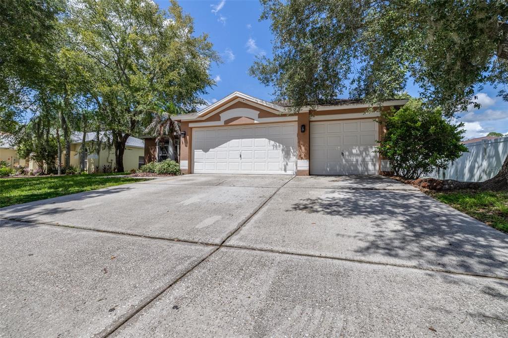17012 Falconridge Road Lithia, FL 33547 - Photo 5 of 100 Gallery Image 5