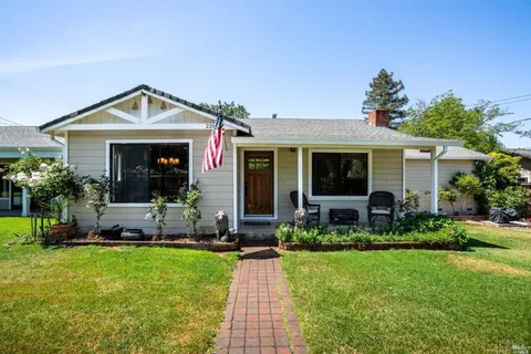 $699,900 | 2260 Old River Road, Ukiah, CA 95482