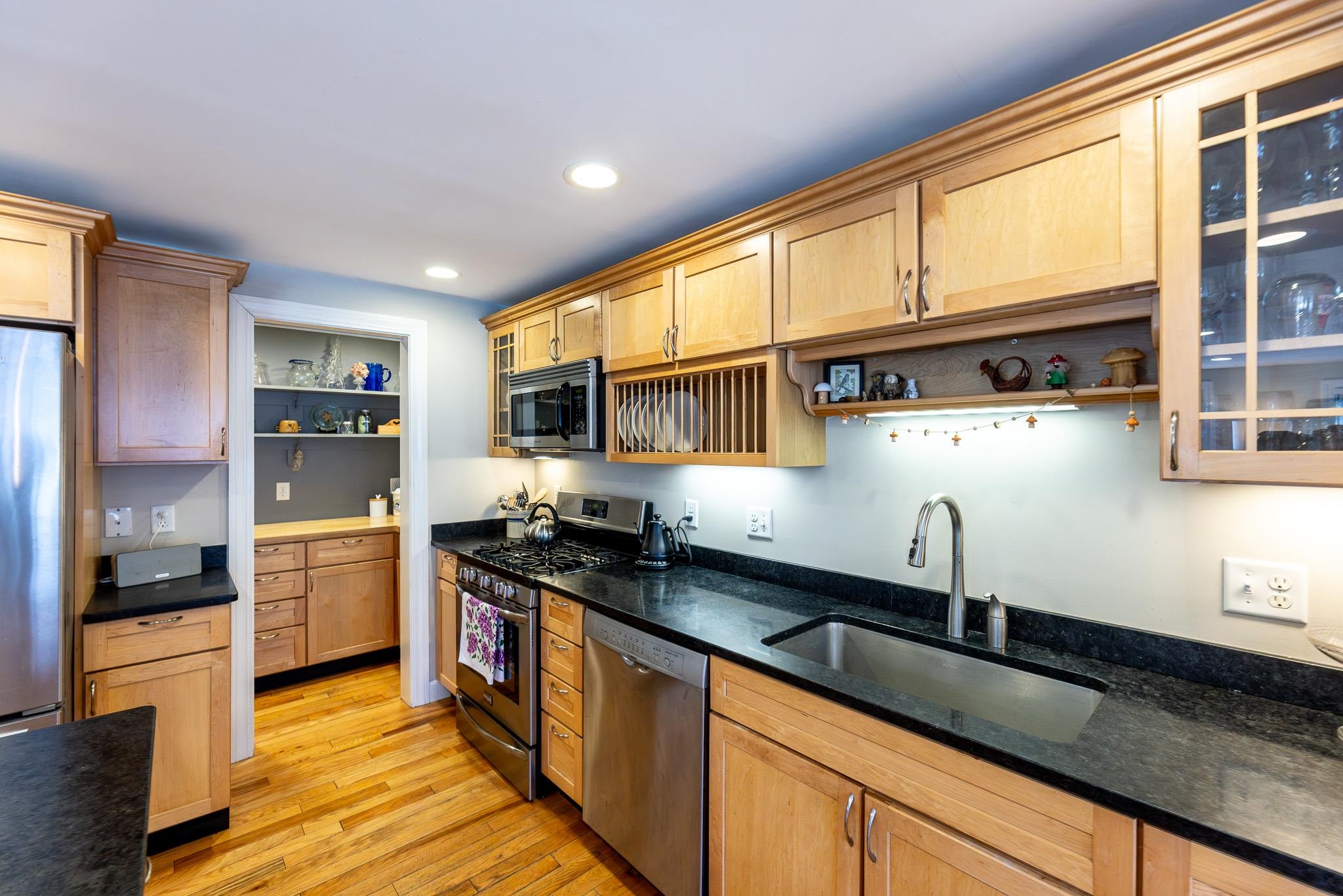 8 Fairview Avenue Hanover, NH 03755 - Photo 7 of 34