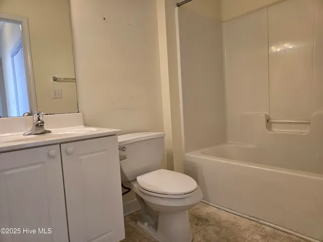 $1,475 | 700 Indica Court, Unit 302, Wilmington, NC 28405