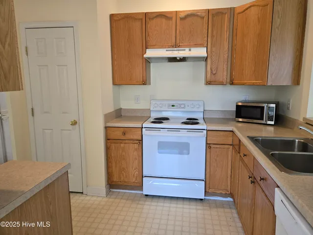 $1,475 | 700 Indica Court, Unit 302, Wilmington, NC 28405