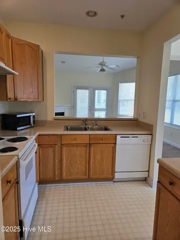 $1,475 | 700 Indica Court, Unit 302, Wilmington, NC 28405
