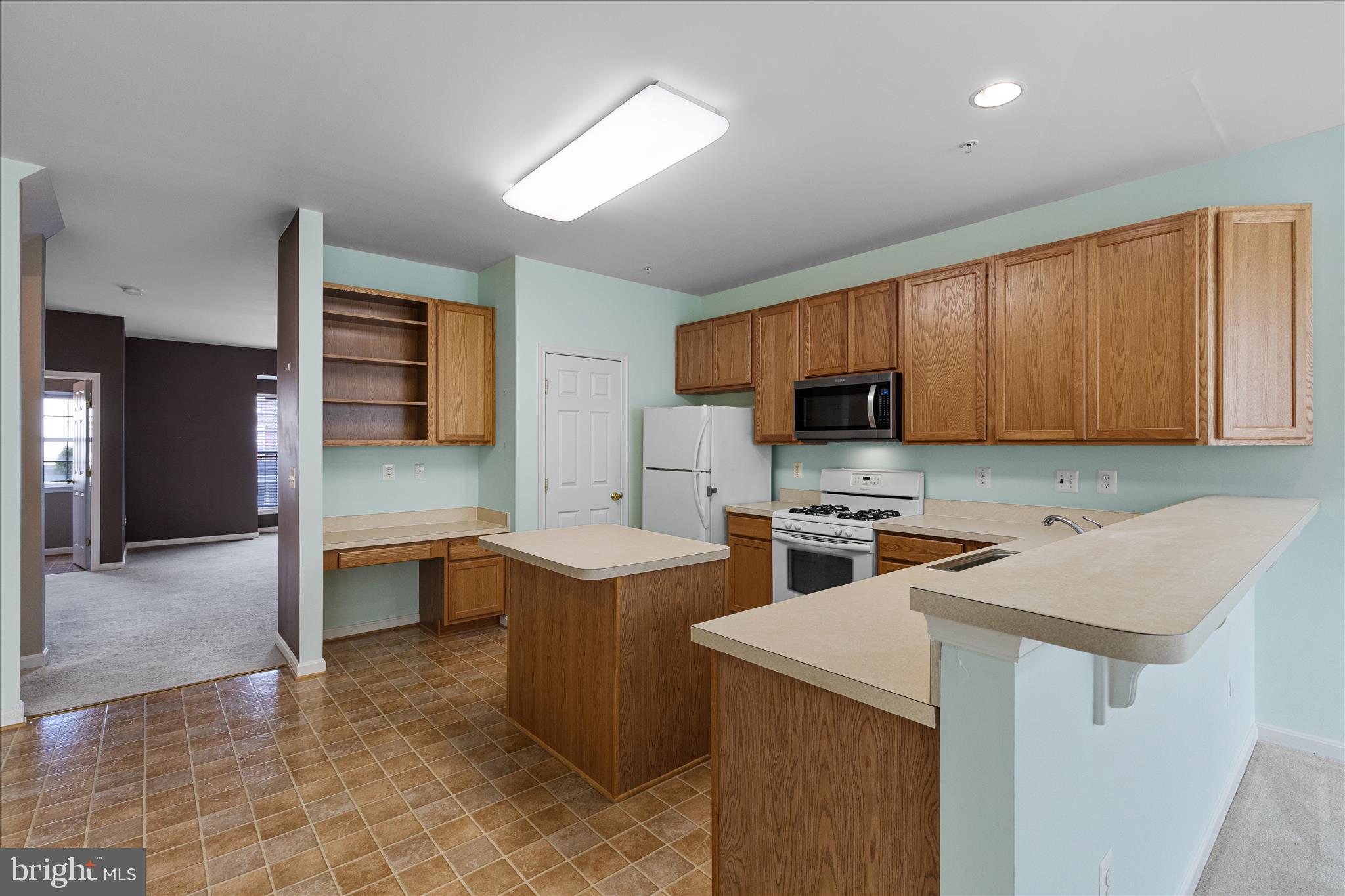 22742 Bayside Way California, MD 20619 - Photo 12 of 33 a kitchen that has a sink and a stove in it